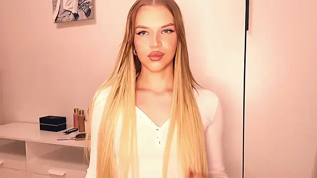 Snapshot of LeoniaRinard chatting on April 19, 2026, 6:10 pm LeoniaRinard online show from April 19, 2026, 6:10 pm