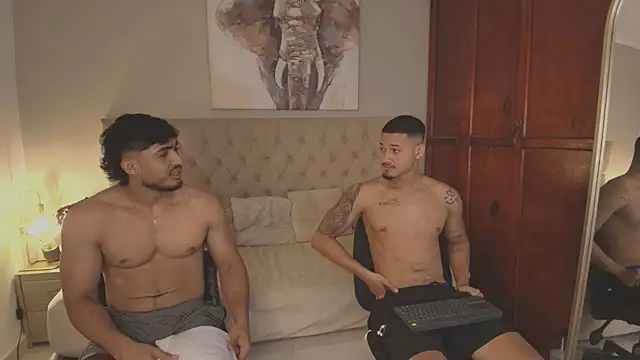 Snapshot of Maxi_and_Ares chatting on May 25, 2026, 6:58 pm Maxi and Ares online show from May 25, 2026, 6:58 pm