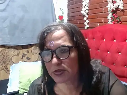 kristalmarelyn online show from April 25, 2026, 7:11 am
