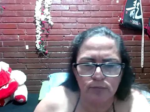 kristalmarelyn online show from May 6, 2026, 6:30 am