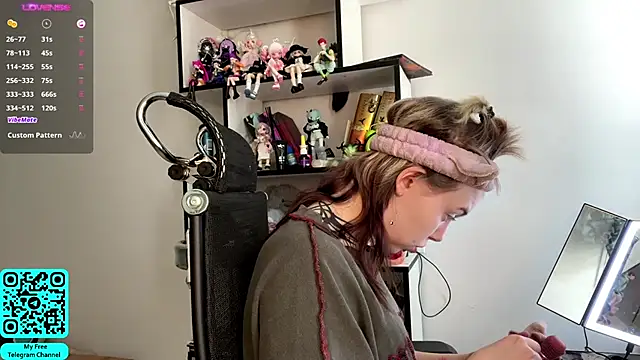 MadalynNosel online show from April 22, 2026, 7:11 am