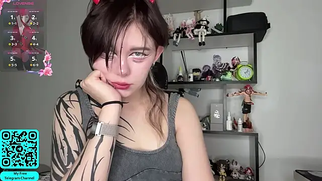 MadalynNosel online show from July 17, 2026, 7:04 am