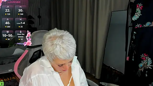 Linda Zef1r online show from May 3, 2026, 1:22 am