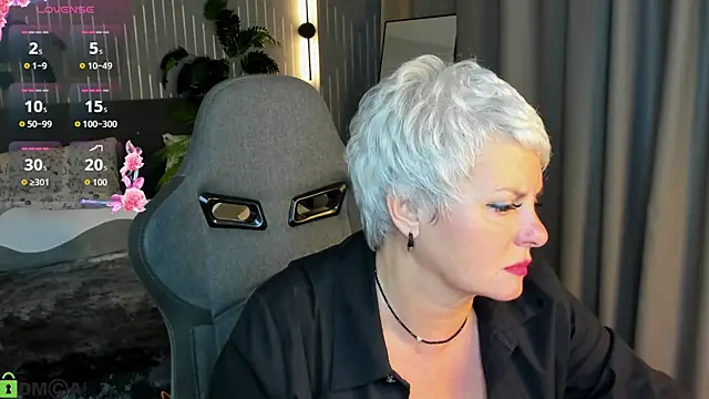 Linda Zef1r online show from May 15, 2026, 1:12 am