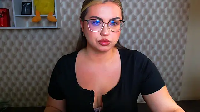 Snapshot of AminaSoul_ chatting on May 7, 2026, 7:03 am AminaSoul online show from May 7, 2026, 7:03 am