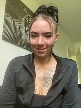 Snapshot of zoeelinks chatting on April 14, 2026, 10:10 am zoeelinks online show from April 14, 2026, 10:10 am