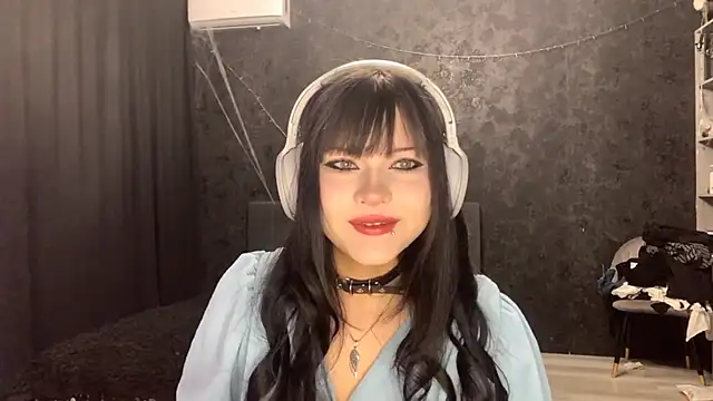 Snapshot of EmilyEmbears chatting on April 9, 2026, 5:29 am EmilyEmbears online show from April 9, 2026, 5:29 am