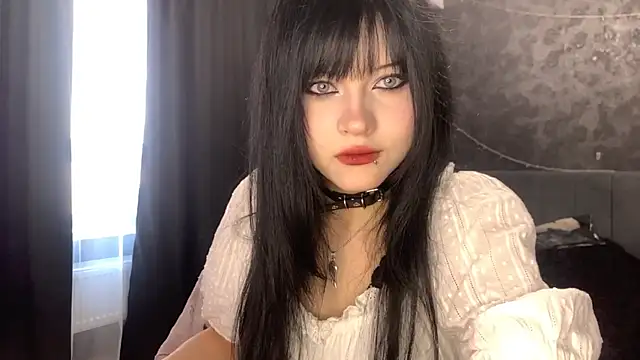 EmilyEmbears online show from April 14, 2026, 5:57 am