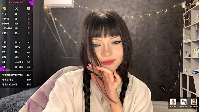 EmilyEmbears online show from May 12, 2026, 6:32 am
