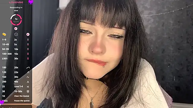 EmilyEmbears online show from May 26, 2026, 6:53 am
