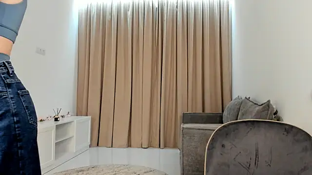 Snapshot of RoyceKintzel chatting on April 7, 2026, 6:08 pm RoyceKintzel online show from April 7, 2026, 6:08 pm