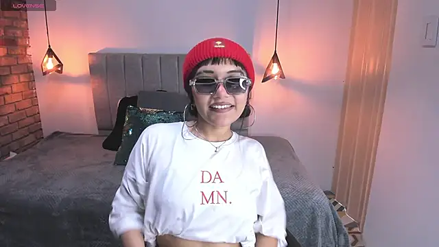 Hanna Clark   online show from May 22, 2026, 2:44 pm