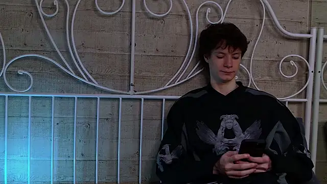 Snapshot of EdwardHogan chatting on April 2, 2026, 5:10 pm EdwardHogan online show from April 2, 2026, 5:10 pm