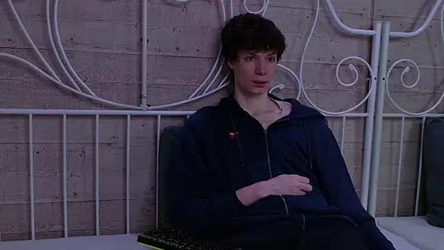 Snapshot of EdwardHogan chatting on April 3, 2026, 3:54 pm EdwardHogan online show from April 3, 2026, 3:54 pm