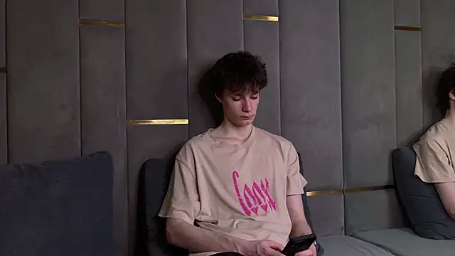 Snapshot of EdwardHogan chatting on April 5, 2026, 9:01 pm EdwardHogan online show from April 5, 2026, 9:01 pm