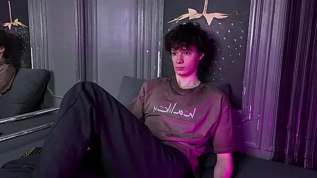 Snapshot of EdwardHogan chatting on April 9, 2026, 3:50 pm EdwardHogan online show from April 9, 2026, 3:50 pm