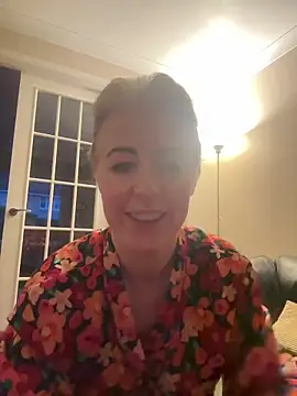 Snapshot of Laylaskyexx chatting on April 9, 2026, 5:07 am Laylaskyexx online show from April 9, 2026, 5:07 am