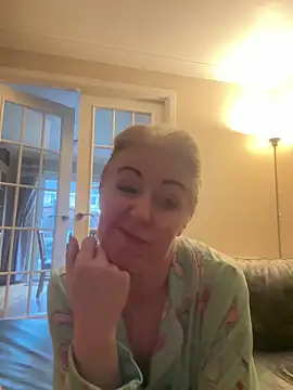 Snapshot of Laylaskyexx chatting on April 9, 2026, 6:19 am Laylaskyexx online show from April 9, 2026, 6:19 am