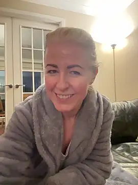 Snapshot of Laylaskyexx chatting on April 15, 2026, 4:41 am Laylaskyexx online show from April 15, 2026, 4:41 am