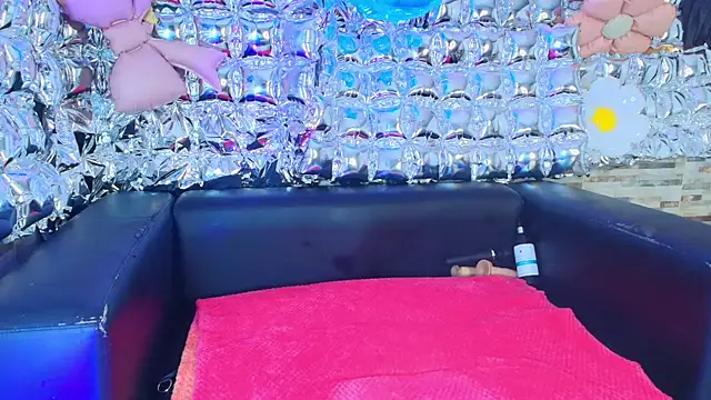 Snapshot of candy-paris chatting on May 25, 2026, 1:39 pm candy-paris online show from May 25, 2026, 1:39 pm