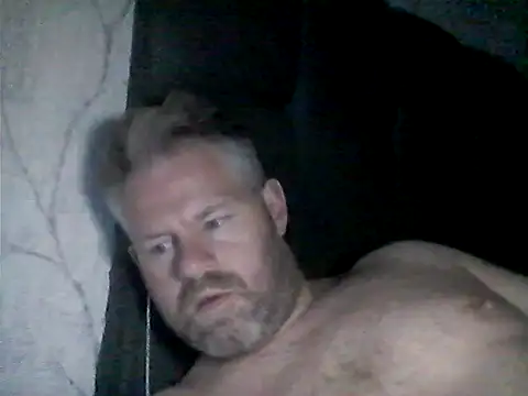 Snapshot of 81jonnyx chatting on April 3, 2026, 9:35 pm 81jonnyx online show from April 3, 2026, 9:35 pm