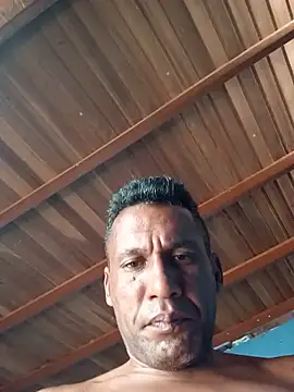 cruzgomez0100 online show from April 15, 2026, 7:21 pm