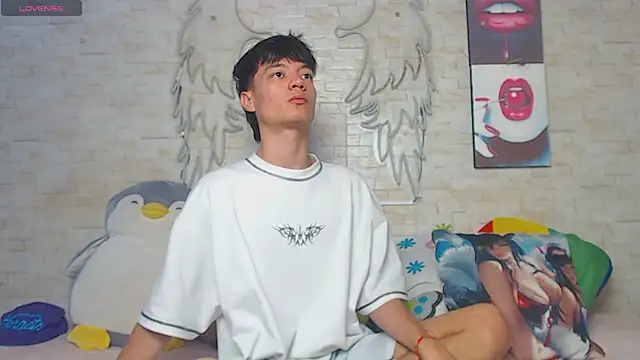 Alex latino  online show from April 2, 2026, 9:34 pm