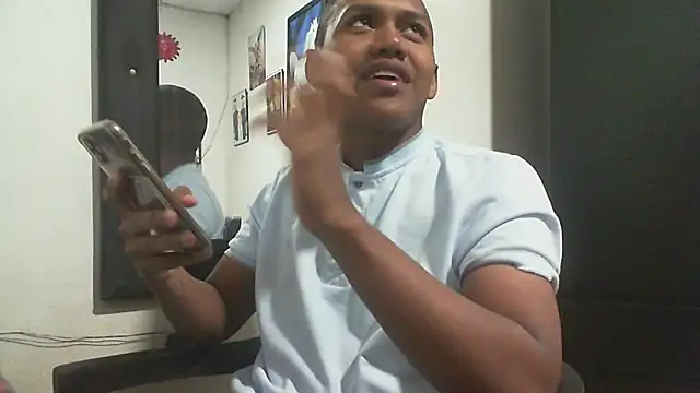 Snapshot of ChocolaticoBoy chatting on April 4, 2026, 11:24 pm ChocolaticoBoy online show from April 4, 2026, 11:24 pm