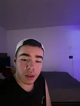 HeatVibeX online show from April 8, 2026, 8:42 pm