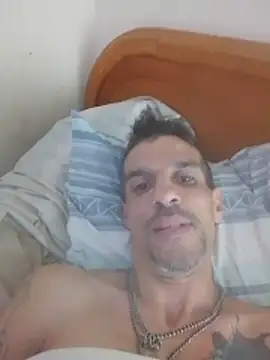 Snapshot of Guillelp chatting on April 27, 2026, 3:32 pm Guillelp online show from April 27, 2026, 3:32 pm
