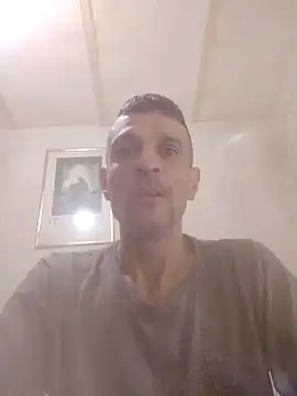 Snapshot of Guillelp chatting on June 11, 2026, 12:32 am Guillelp online show from June 11, 2026, 12:32 am