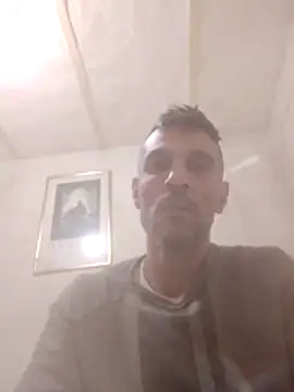 Snapshot of Guillelp chatting on June 13, 2026, 1:53 pm Guillelp online show from June 13, 2026, 1:53 pm