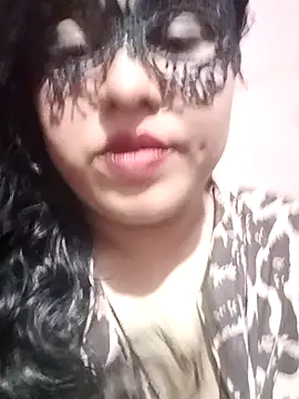 Maskedcurves online show from April 9, 2026, 5:51 am