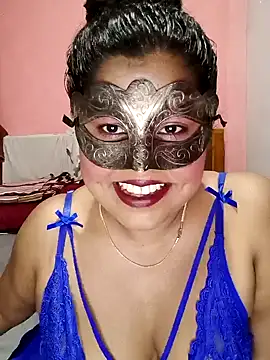 Maskedcurves online show from May 6, 2026, 6:08 am