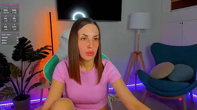 Snapshot of Liil_Peach chatting on April 23, 2026, 6:21 pm Liil Peach online show from April 23, 2026, 6:21 pm