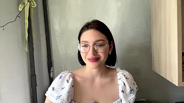 Snapshot of SinfulStarlight chatting on April 3, 2026, 8:23 am SinfulStarlight online show from April 3, 2026, 8:23 am