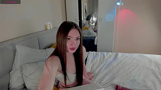 Snapshot of Aphrodite_Portman chatting on May 14, 2026, 8:21 am Aphrodite Portman online show from May 14, 2026, 8:21 am