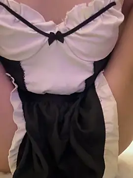 Snapshot of Queenn2kk5 chatting on April 4, 2026, 8:01 am Queenn2kk5 online show from April 4, 2026, 8:01 am