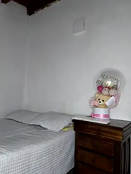 Snapshot of Paulina_06 chatting on June 15, 2026, 7:49 pm Paulina 06 online show from June 15, 2026, 7:49 pm