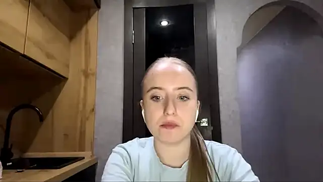 Snapshot of SabinaHaggen chatting on May 18, 2026, 6:14 pm SabinaHaggen online show from May 18, 2026, 6:14 pm