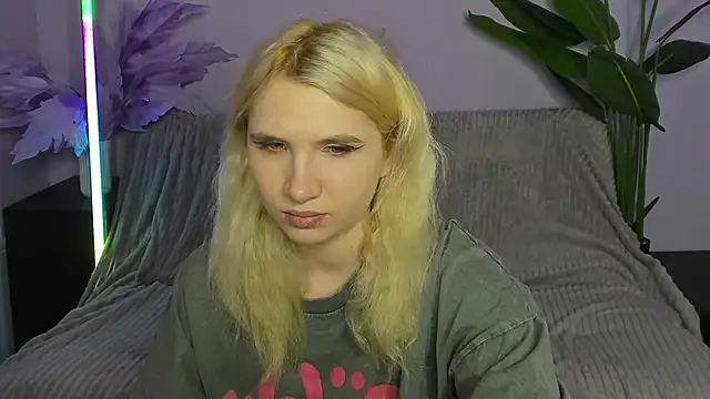 Kitty Blondie online show from April 8, 2026, 2:22 am