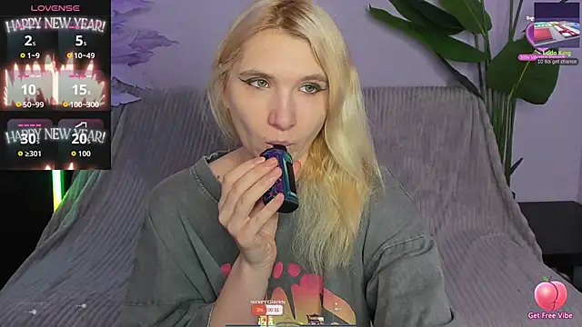 Kitty Blondie online show from April 13, 2026, 2:17 am