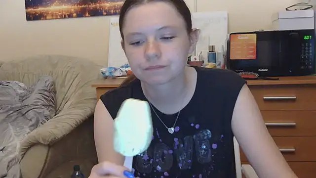 JessicaHolland1 online show from June 26, 2026, 5:50 pm