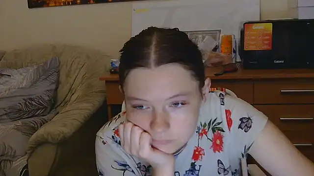 JessicaHolland1 online show from July 10, 2026, 5:48 pm