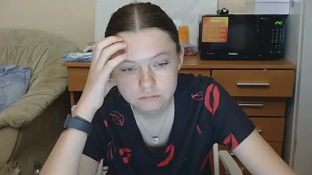 JessicaHolland1 online show from July 17, 2026, 5:40 pm