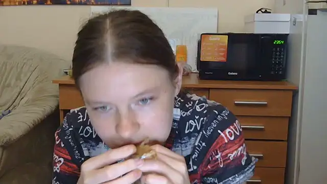 JessicaHolland1 online show from July 20, 2026, 6:54 pm