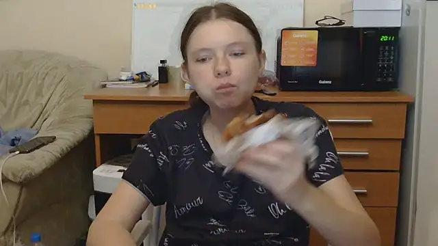 JessicaHolland1 online show from July 24, 2026, 7:23 pm