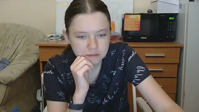 JessicaHolland1 online show from July 26, 2026, 6:04 pm
