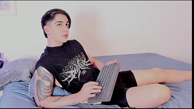 Snapshot of Thiago_angel chatting on June 14, 2026, 2:24 am Thiago angel online show from June 14, 2026, 2:24 am