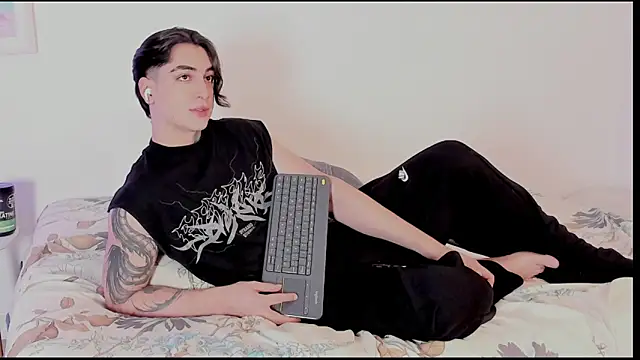 Snapshot of Thiago_angel chatting on July 25, 2026, 8:23 am Thiago angel online show from July 25, 2026, 8:23 am